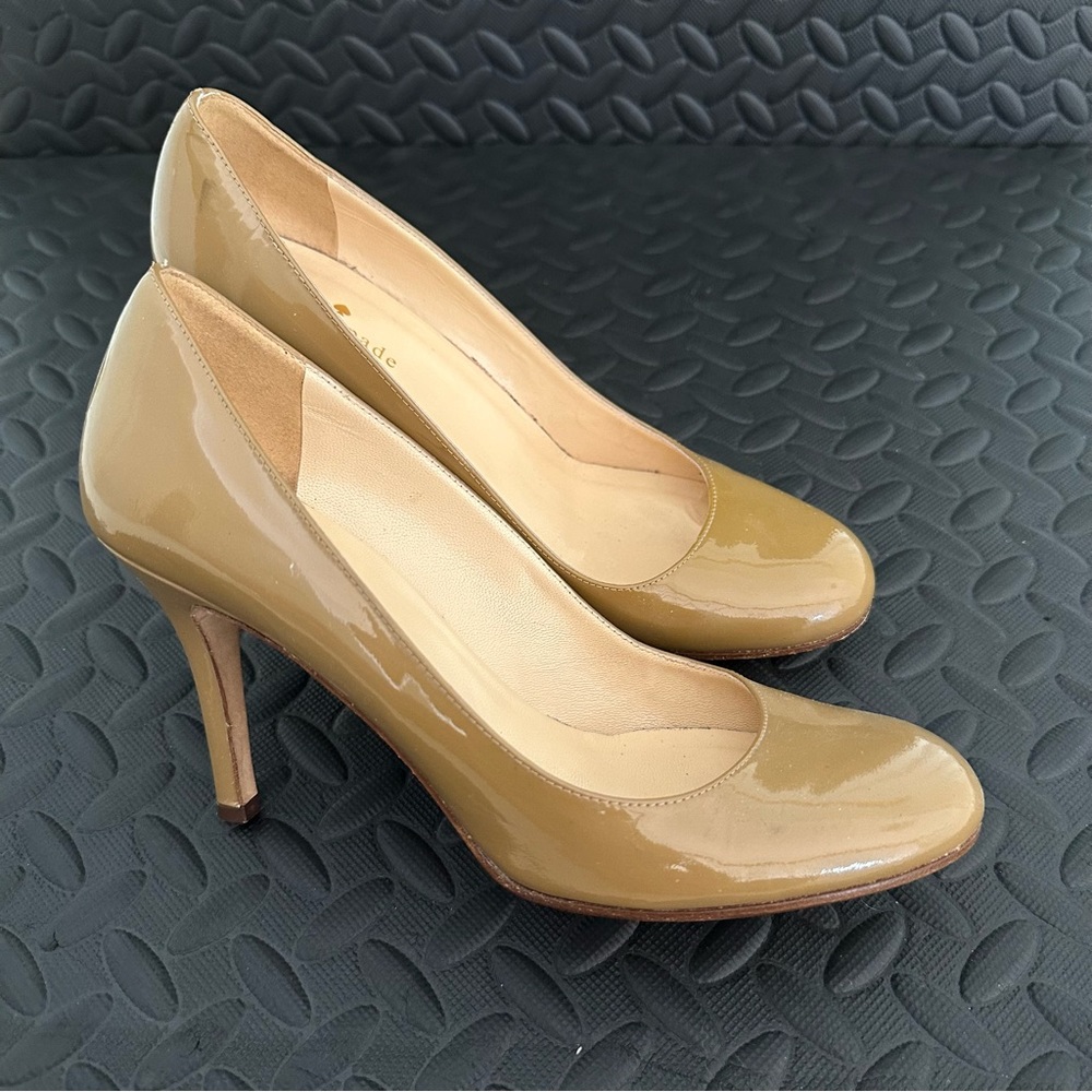Kate Spade Patent Leather Heels - Camel (Size 7). EUC!